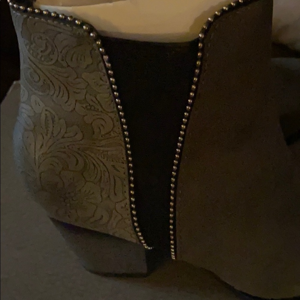 Rebel Emboss Bk Bootie - Picture 5 of 7
